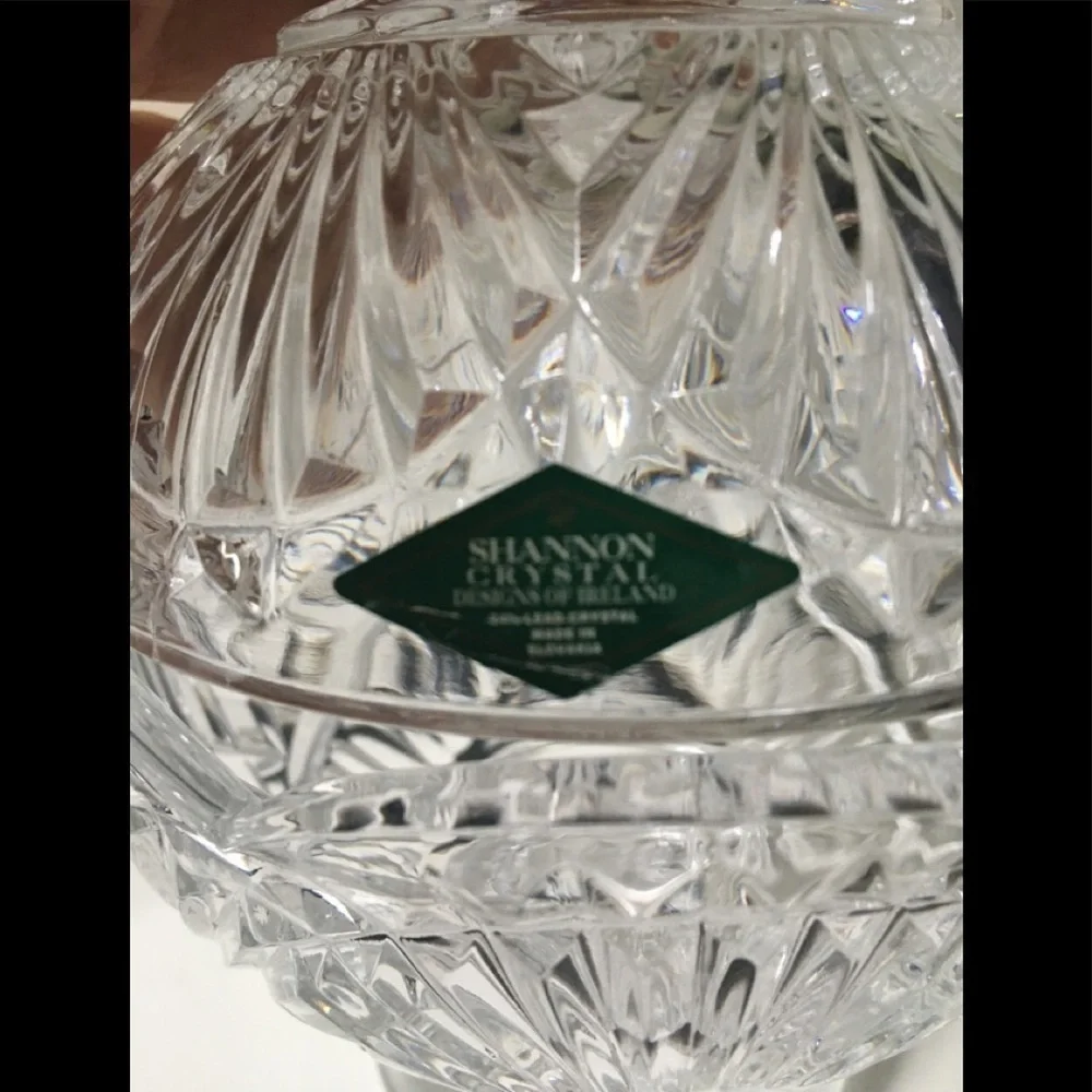 Shannon 24% Crystal Lead Bowl with Lid